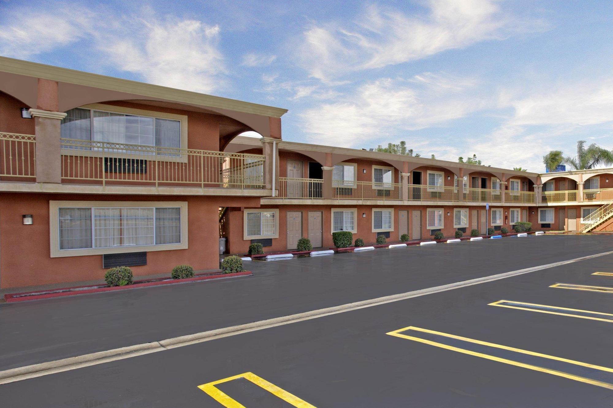 Legacy Inn & Suites Anaheim Exteriér fotografie